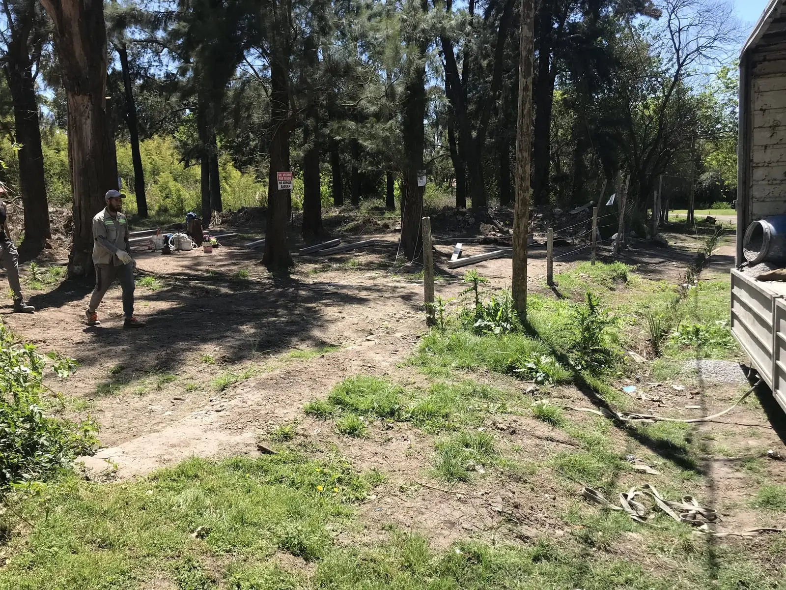 Cerco premoldeado de 70 metros y 2,40 m de alto en Moreno (foto 1 de 9)