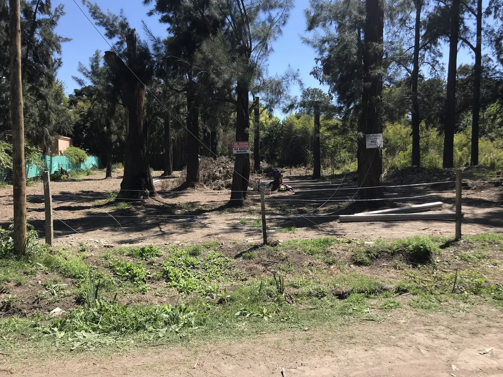 Cerco premoldeado de 70 metros y 2,40 m de alto en Moreno (foto 2 de 9)