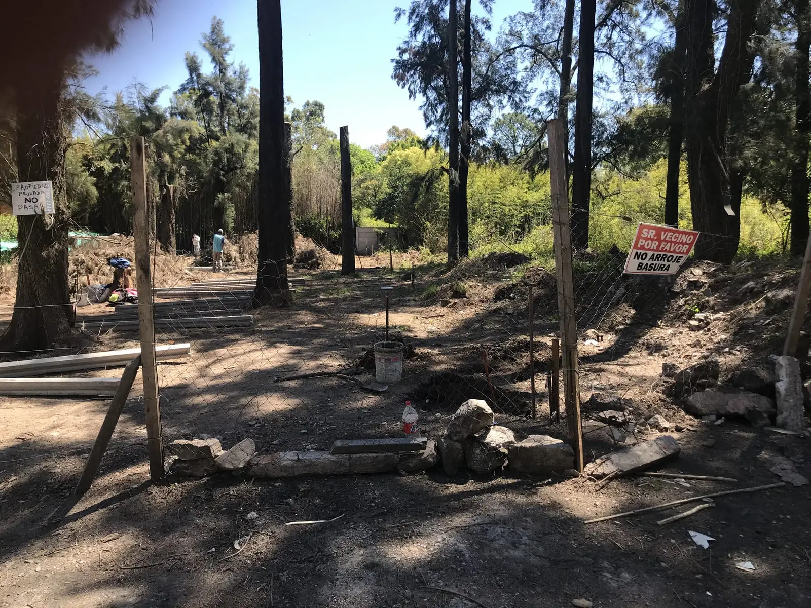 Cerco premoldeado de 70 metros y 2,40 m de alto en Moreno (foto 3 de 9)