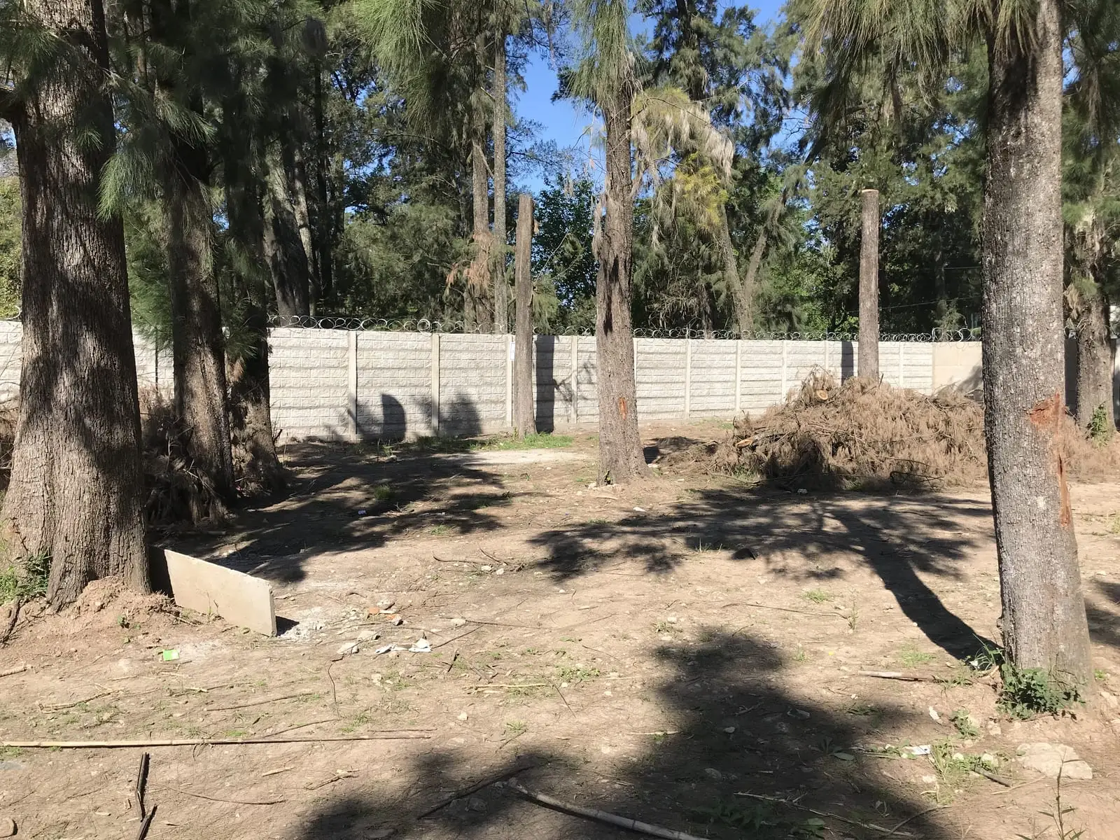 Cerco premoldeado de 70 metros y 2,40 m de alto en Moreno (foto 6 de 9)